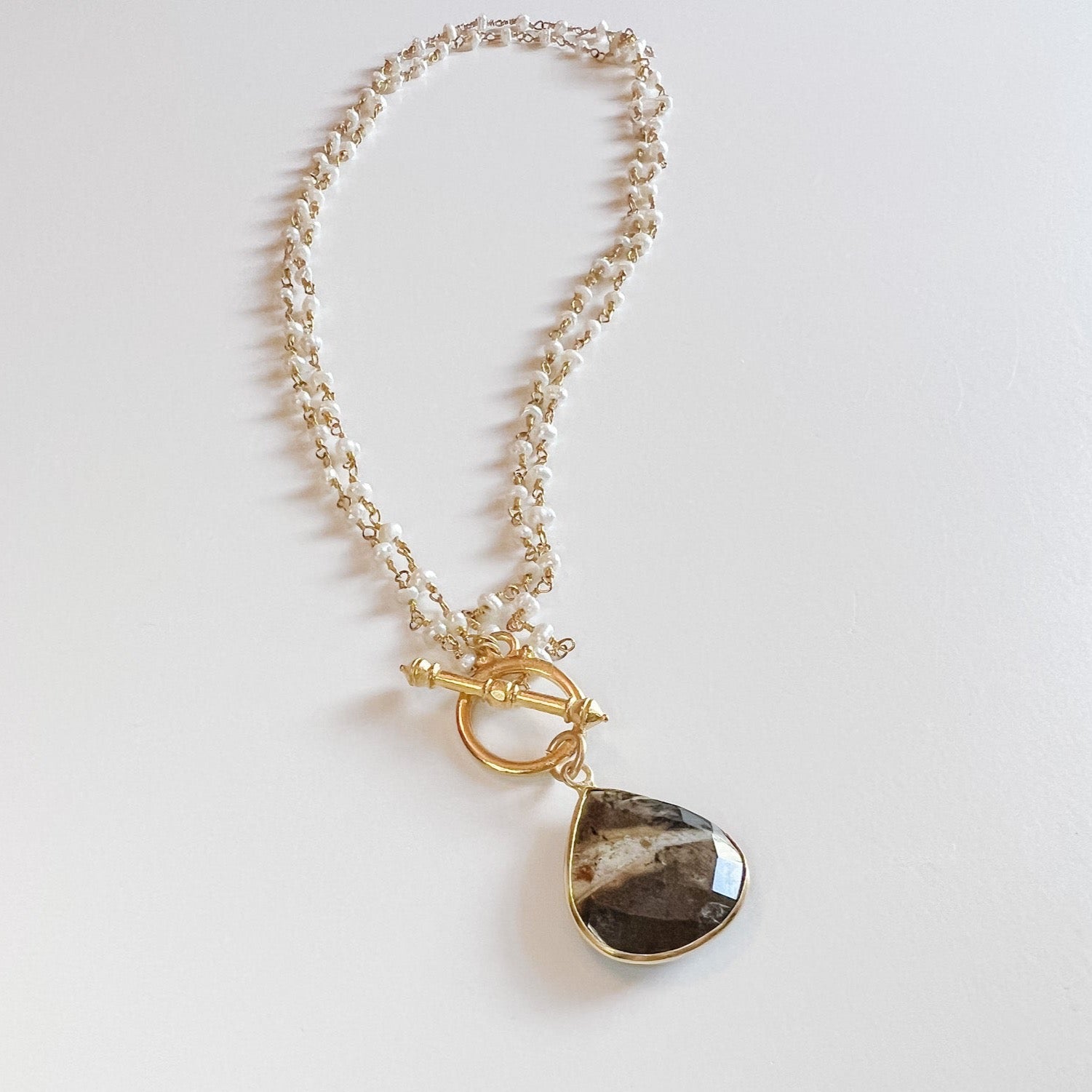 STONE CHARM NECKLACE WITH DAINTY GOLD CHAIN WITH PEARLS AND FRONT TOGGLE CLASP